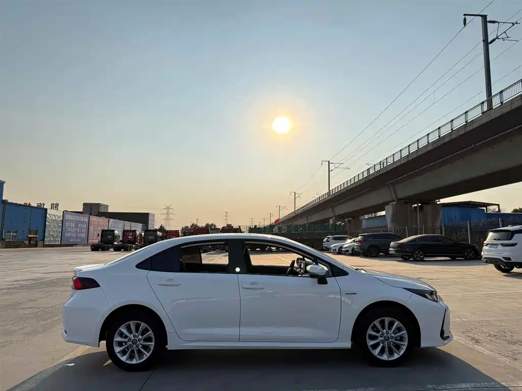 Toyota Corolla 2021 1.2T S-CVT Elite PLUS Edition фото 6