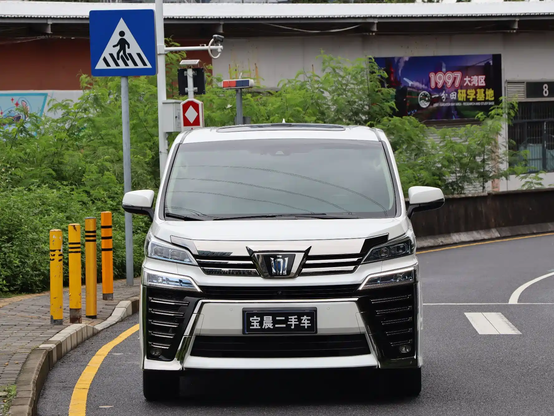 Фото 2 - Toyota Vellfire