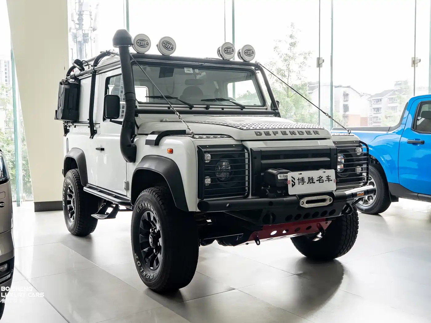 Land Rover Defender фото 34