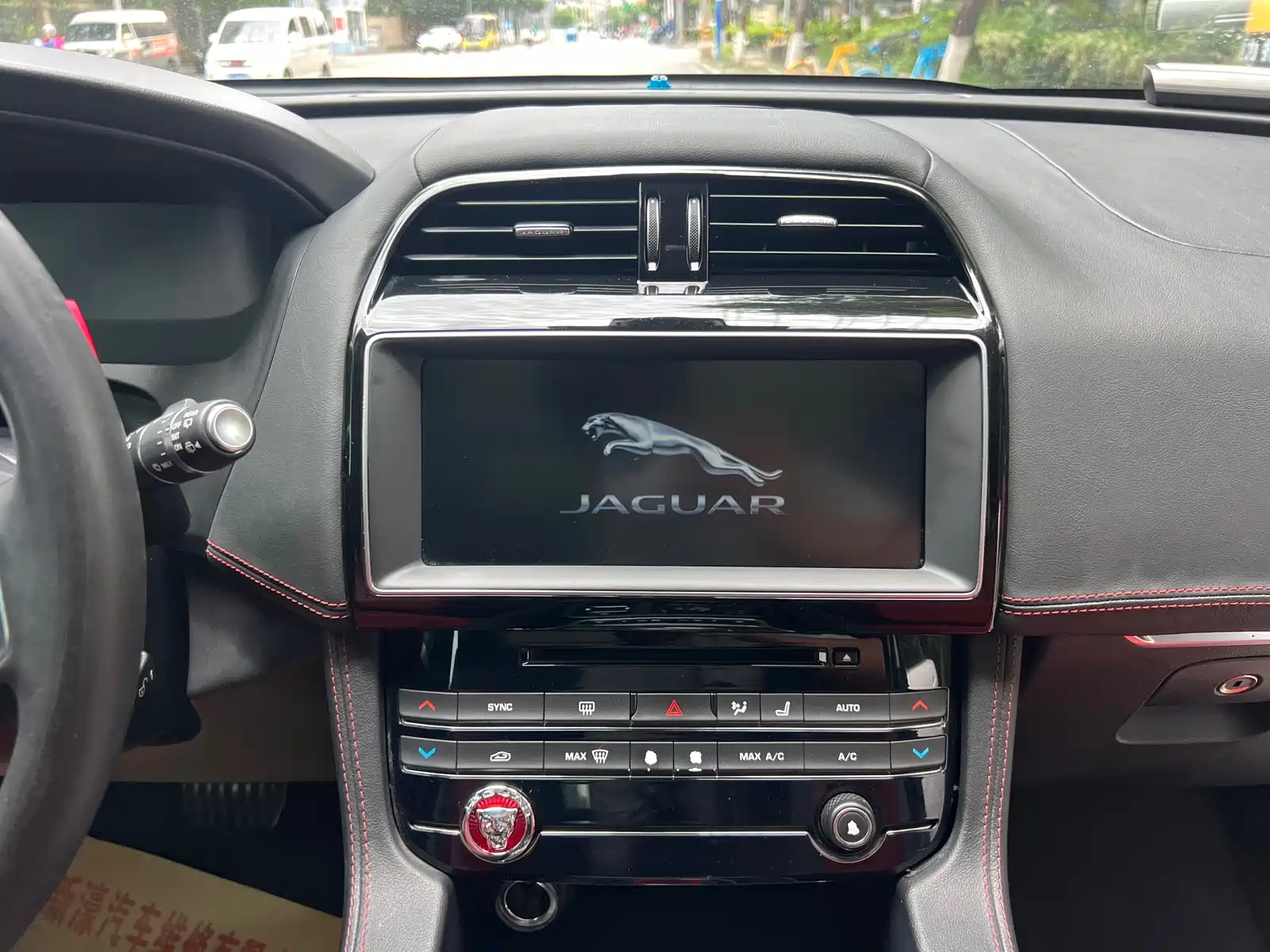Фото 28 - Jaguar F-PACE