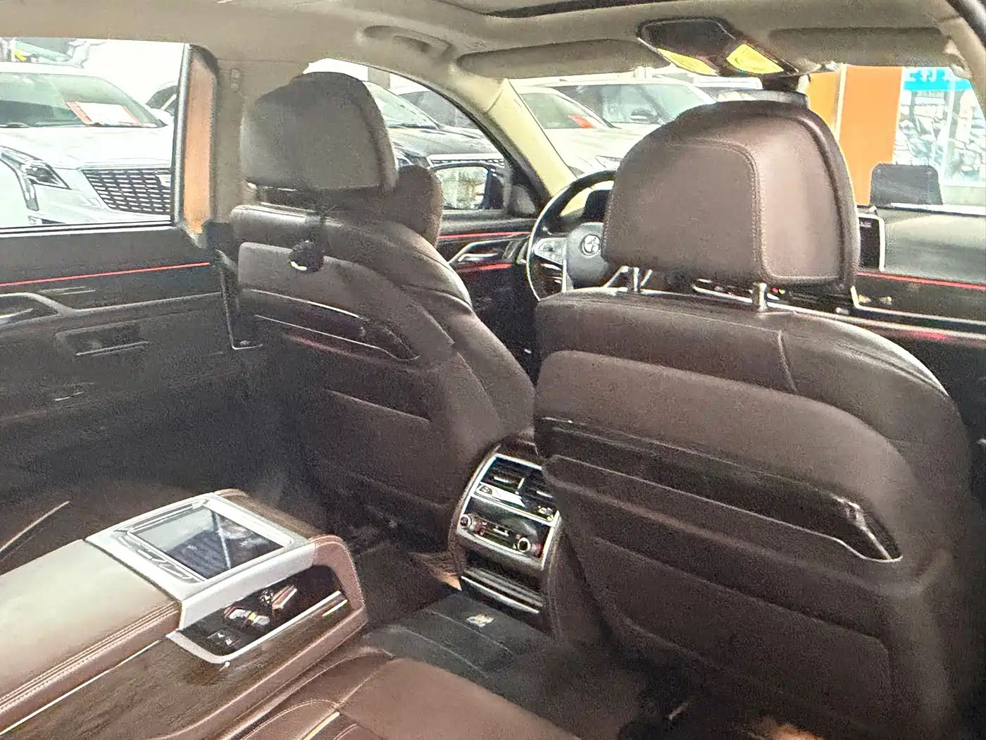 Фото 12 - BMW 7 Series