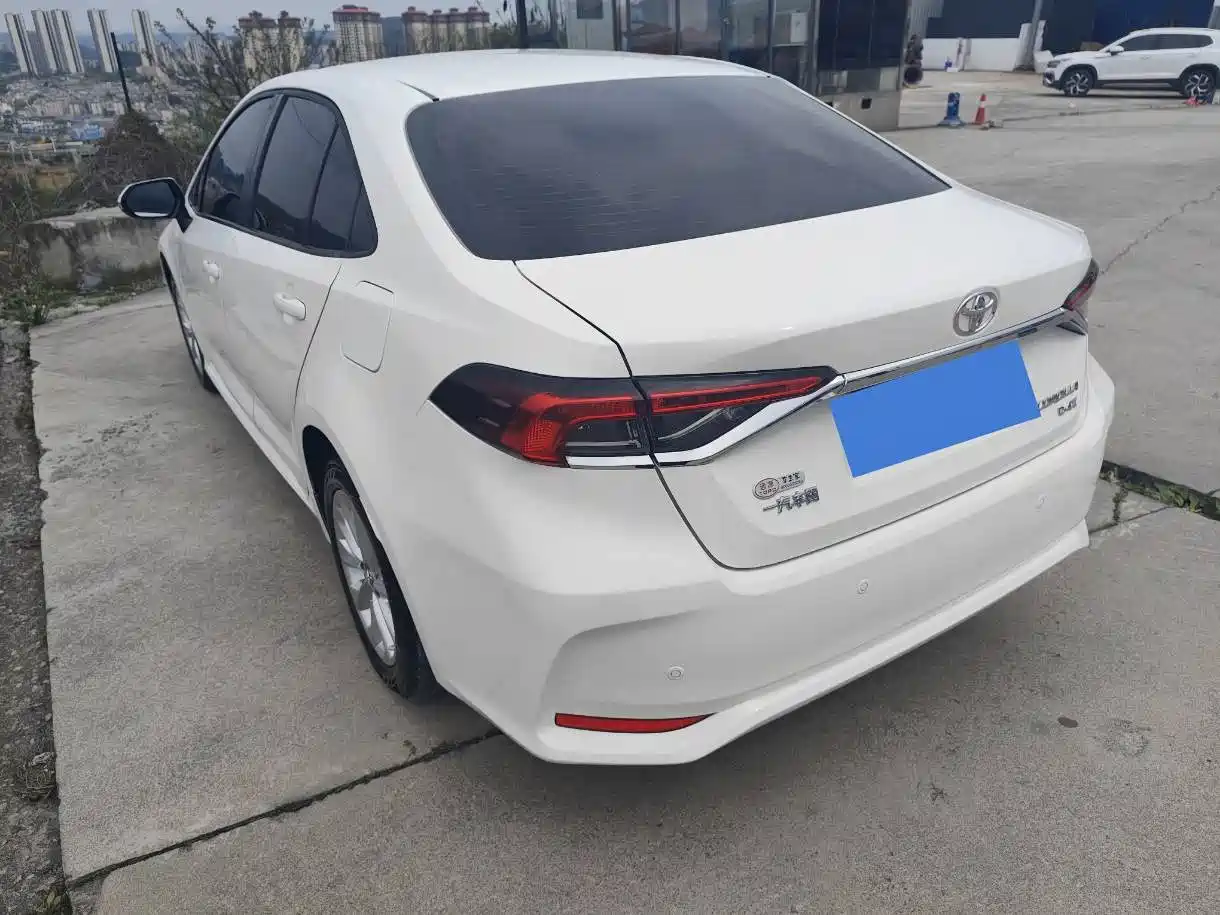 Toyota Corolla 2021 1.2T S-CVT Luxury Edition фото 12