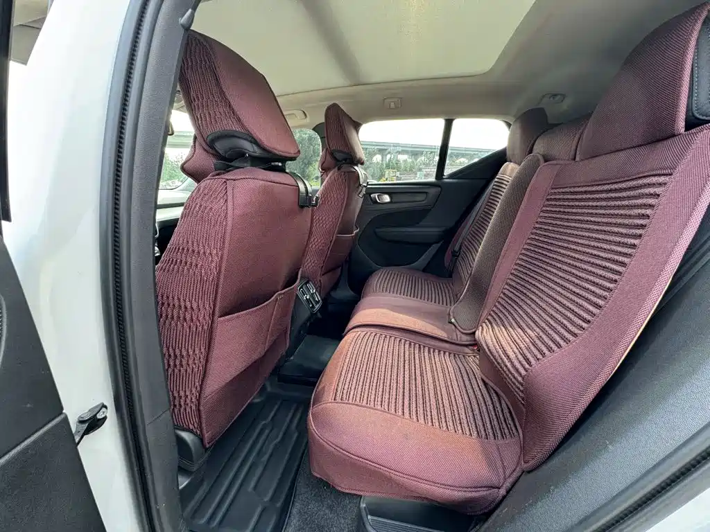 Фото 6 - Volvo XC40