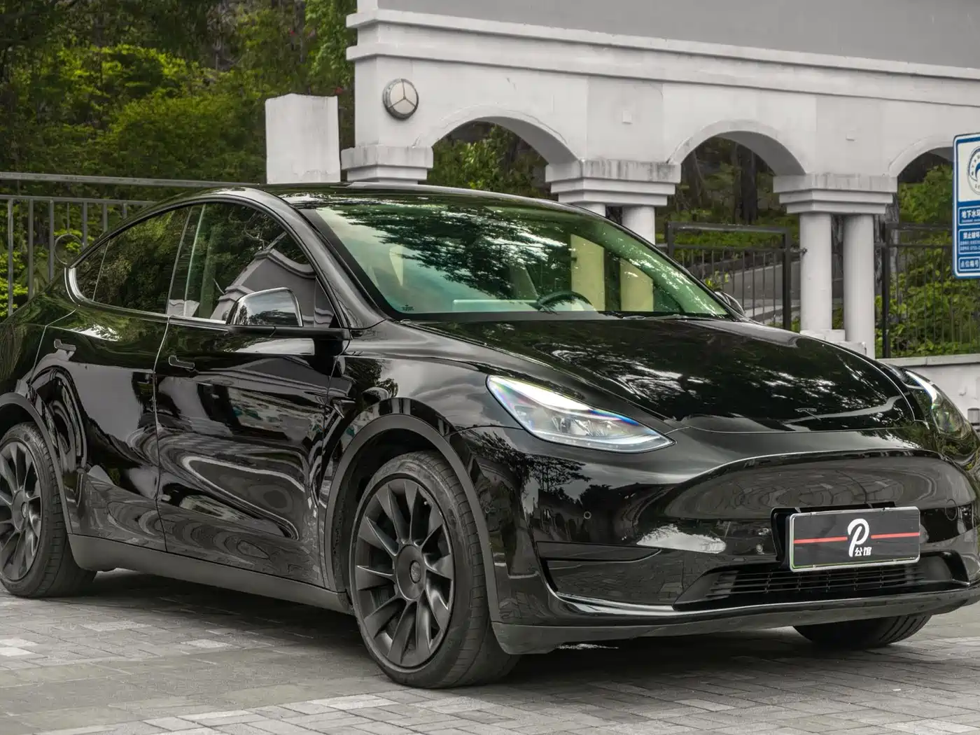 TESLA MODEL Y