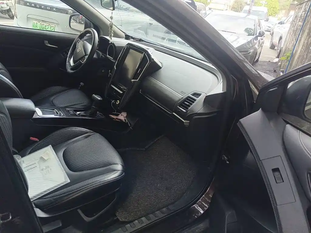 Luxgen U6 SUV 2018 2017 Facelift 1.6T Trend