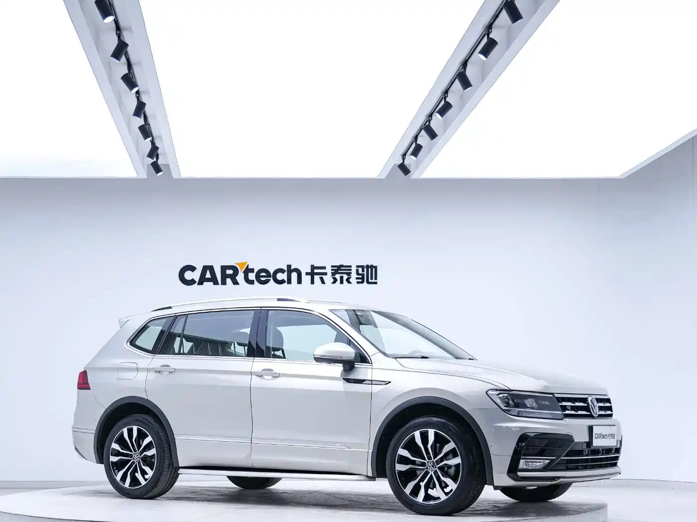 Volkswagen Tiguan L 2021 330TSI Automatic 2WD R-Line Premium фото 4