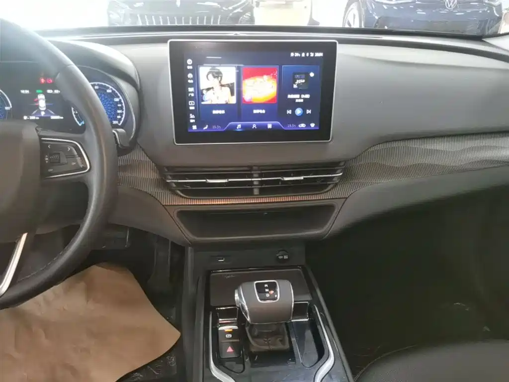 Hongqi E-QM5 2023 Facelift Basic Travel Edition фото 13