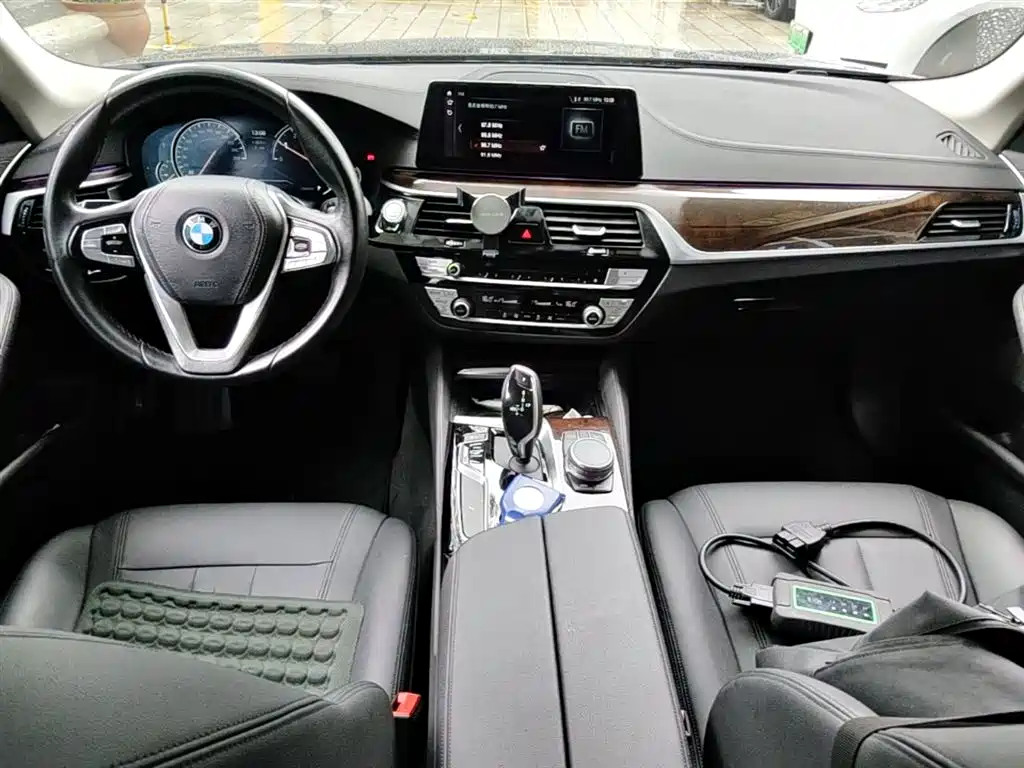 BMW 5 Series 2018 525Li M Sport Package фото 16