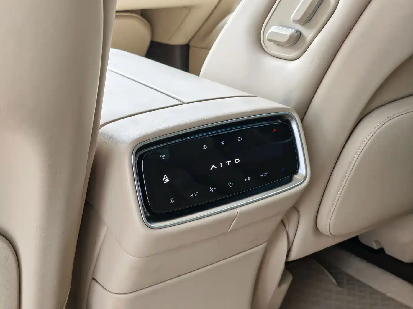 Aito M9 2024 2024 Range Extender Ultra 52kWh 6-seater