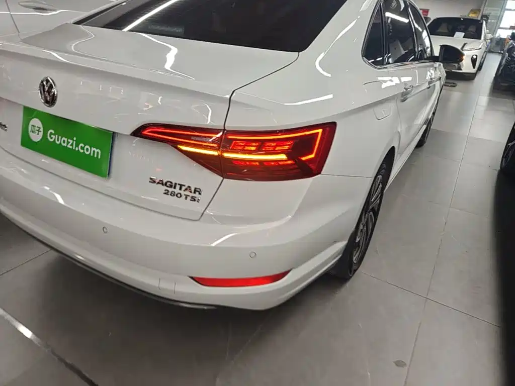 VOLKSWAGEN SAGITAR