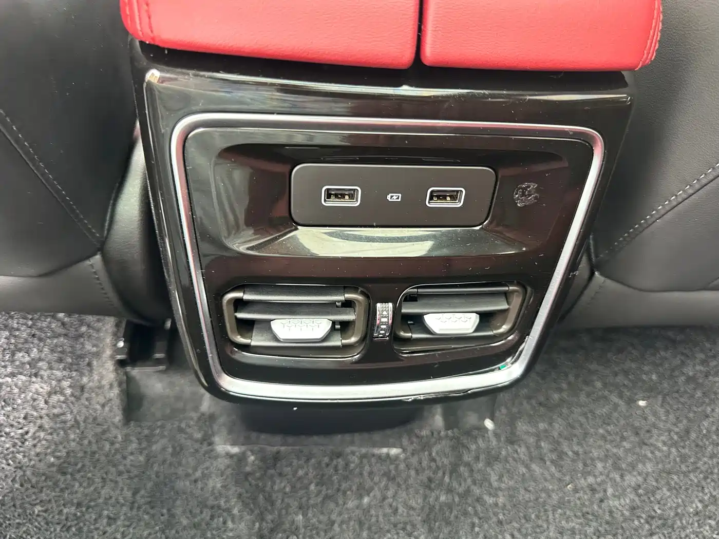 Jetour X70 PRO 2024 2024 1.5T DCT Peanut Edition 5-seater