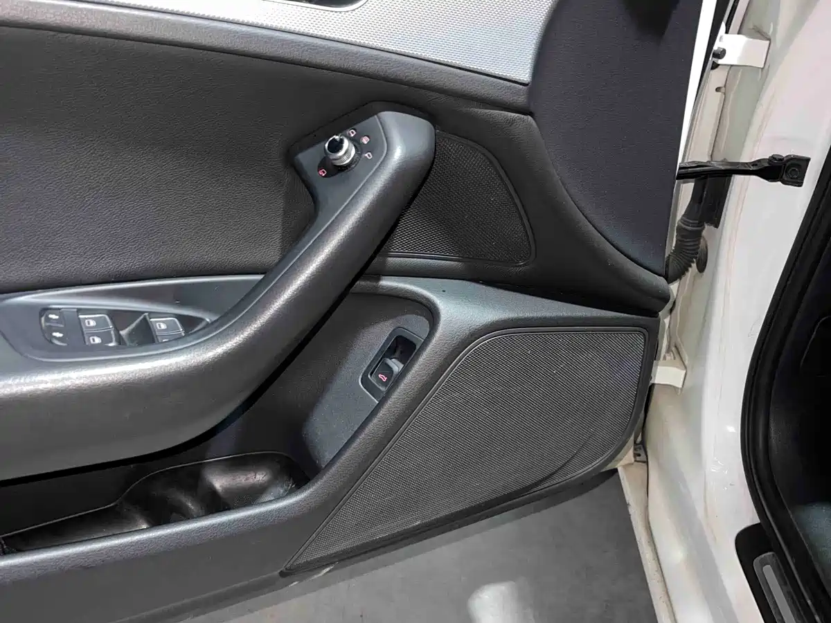 Photo 7 - Audi A6L