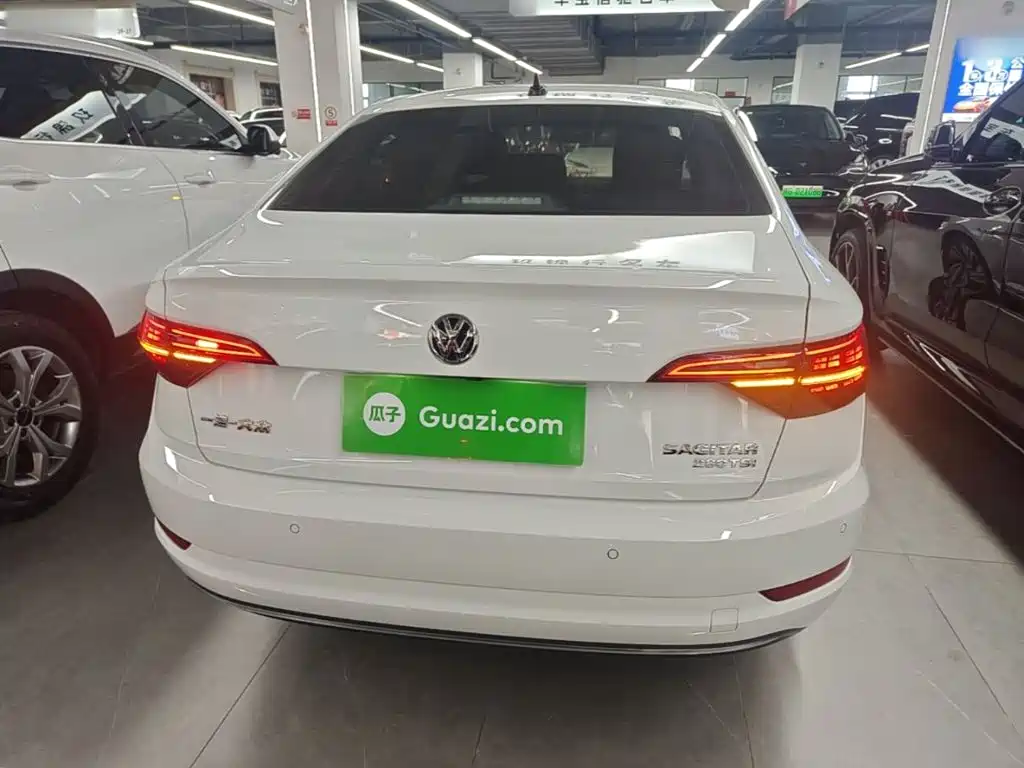 VOLKSWAGEN SAGITAR