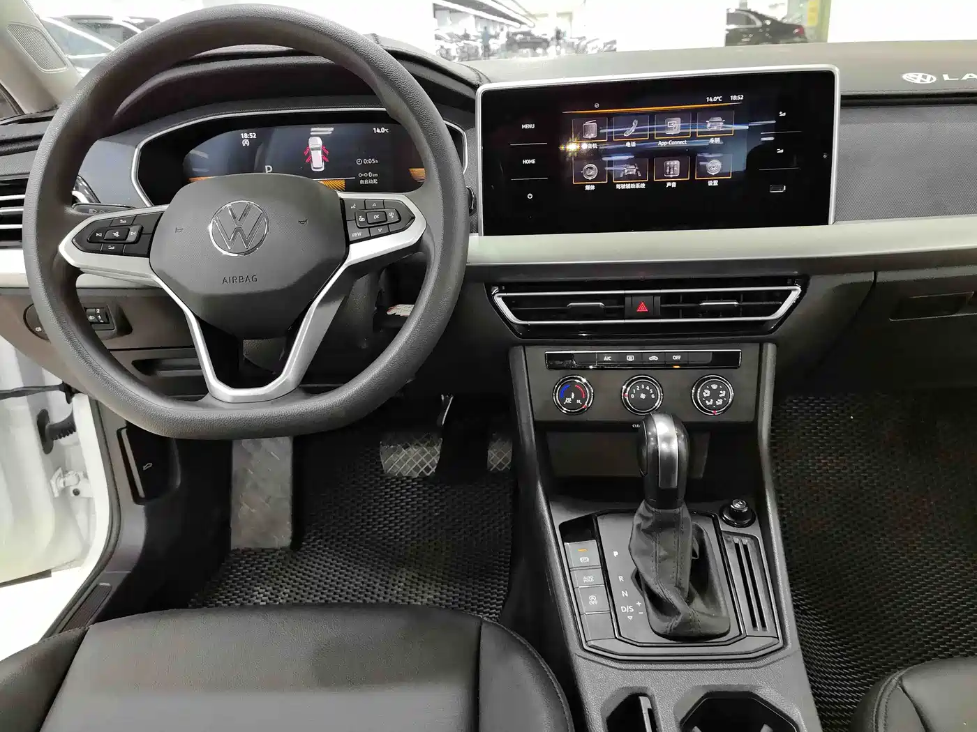 Volkswagen Lavida 2023 Facelift 1.5L Auto Comfort Edition фото 6