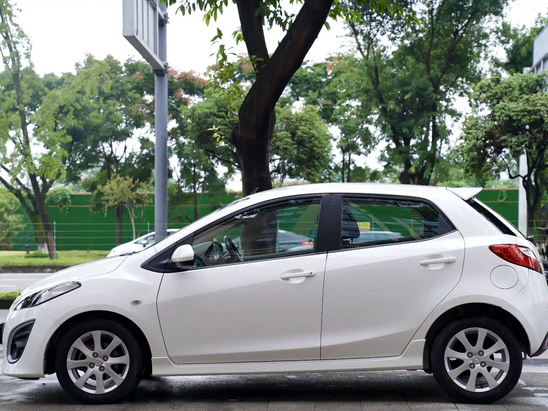 Фото 10 - Mazda 2