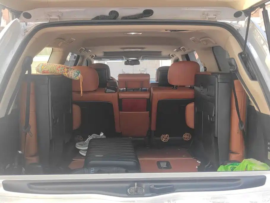 Фото 4 - Lexus LX
