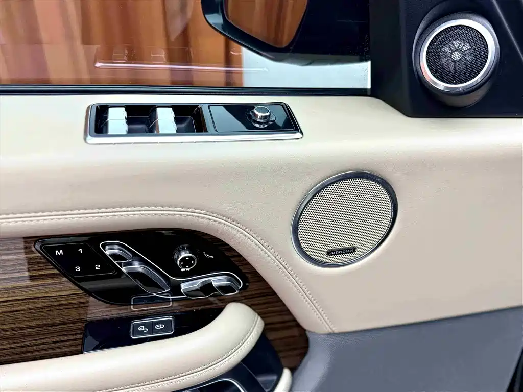 Land Rover Range Rover 2018 3.0 SC V6 Vogue SE Genesis Extended Edition фото 15
