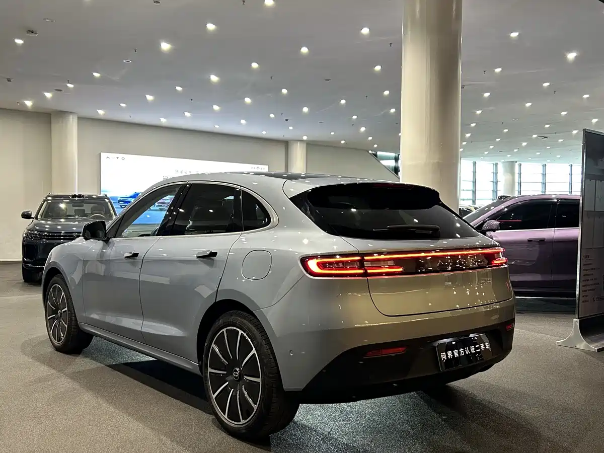 AITO Wenjie AITO M5 2022 Extended Range AWD Flagship фото 17