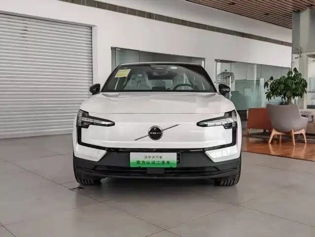 Volvo EX30 2025 RWD Long Range Plus — фото 2