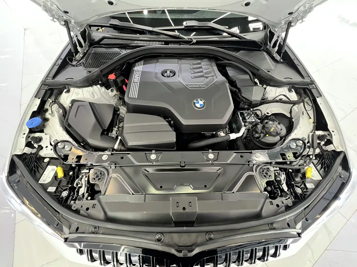 BMW 3 Series 2023 320i M Sport Package фото 20