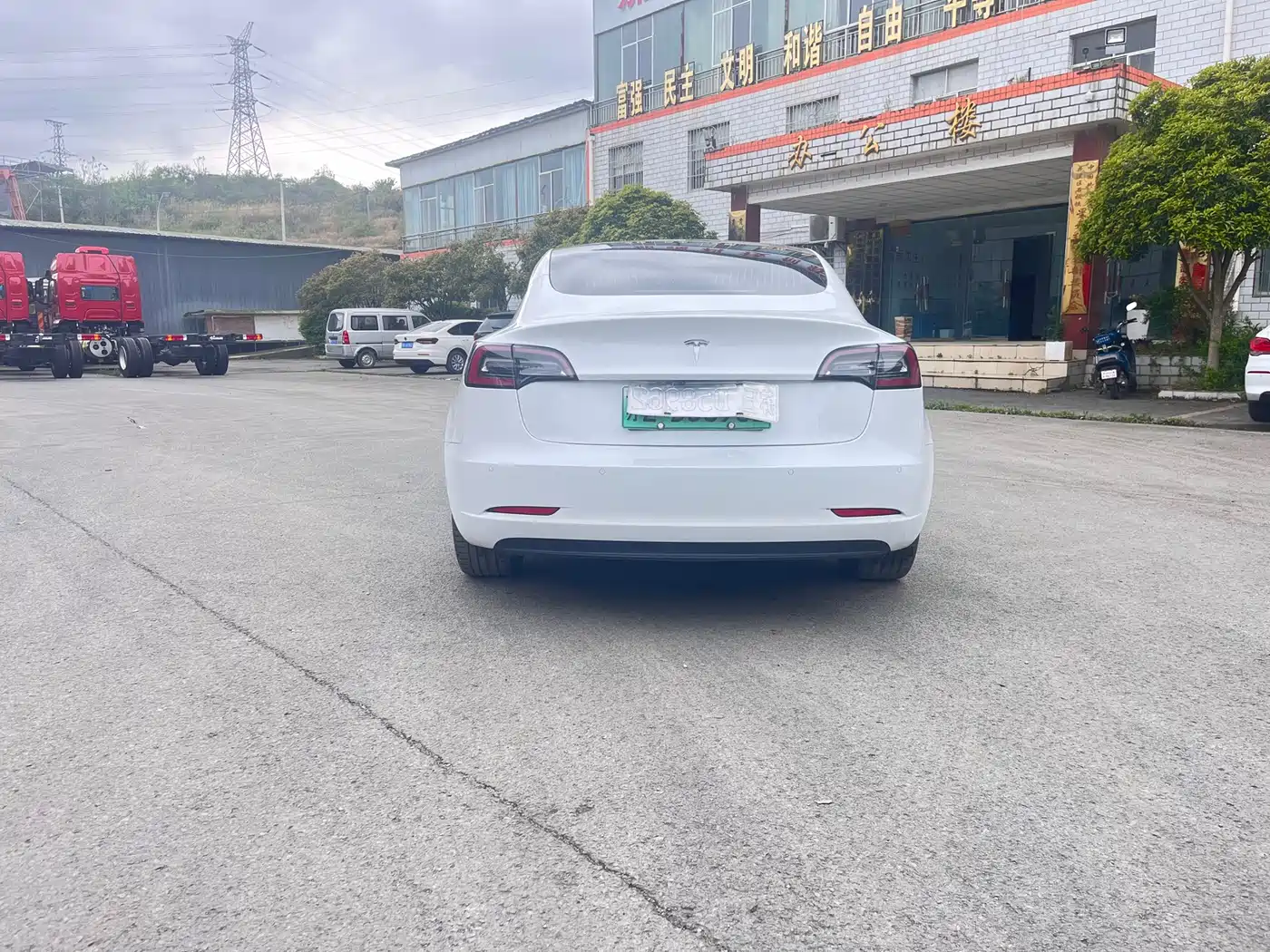TESLA MODEL 3