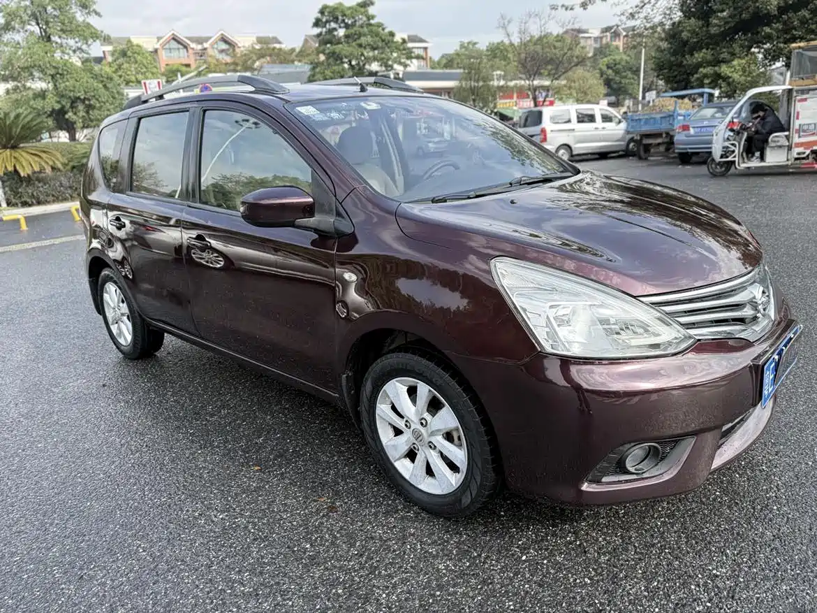 Nissan Livina 2014 2013 1.6XE CVT Comfort