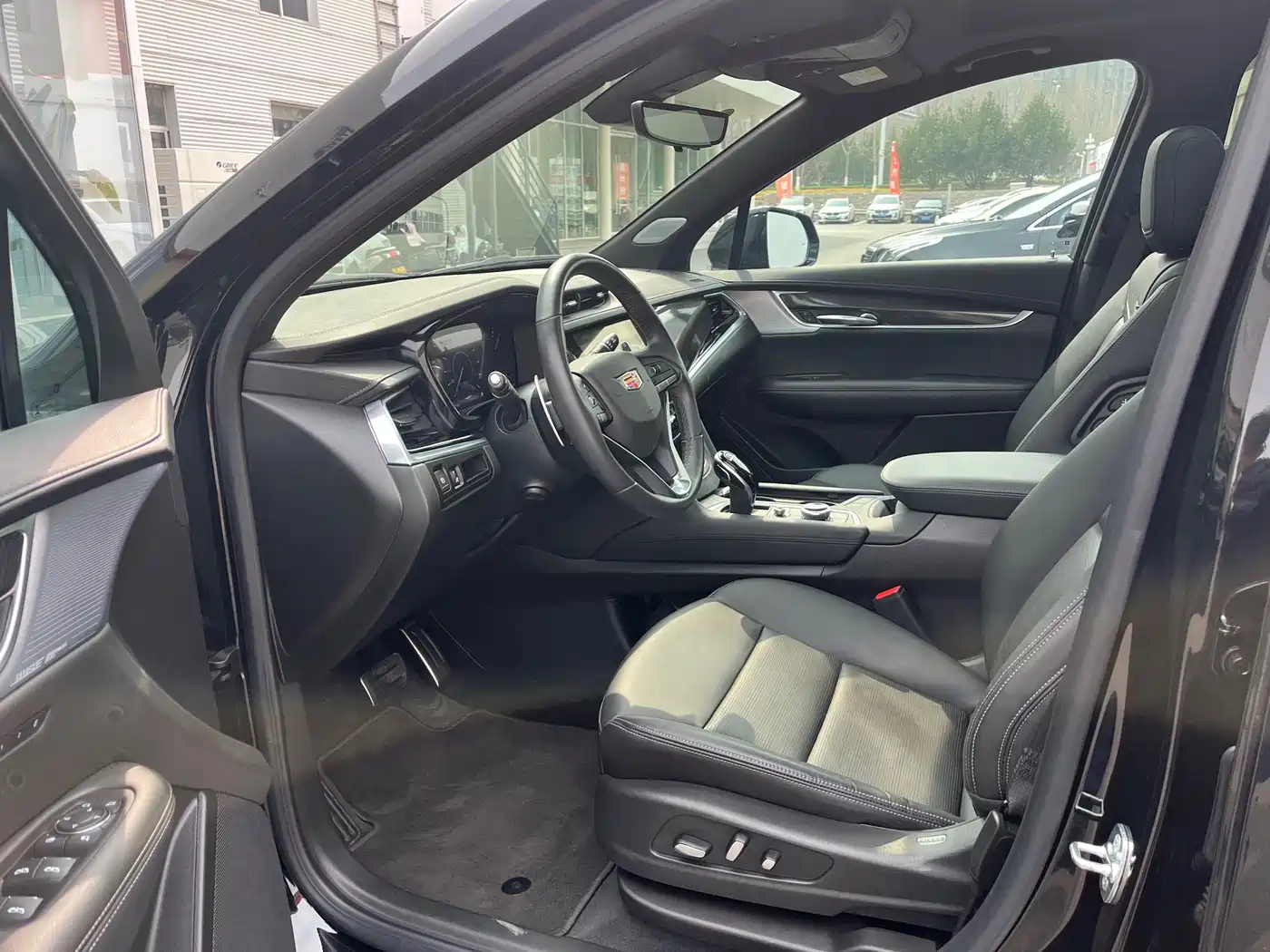 Cadillac XT6 2025 2.0T 6-Seater AWD Executive Black Label Edition фото 4