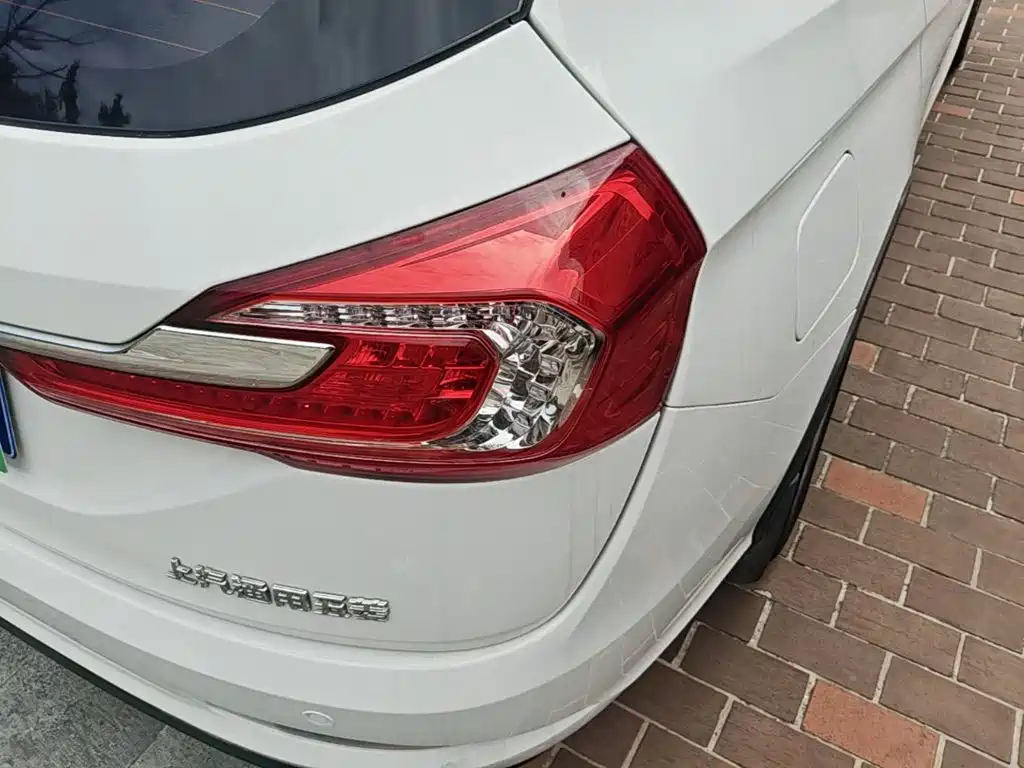 Baojun 310W 2018 2017 1.5L Manual Fashion Edition (China V)