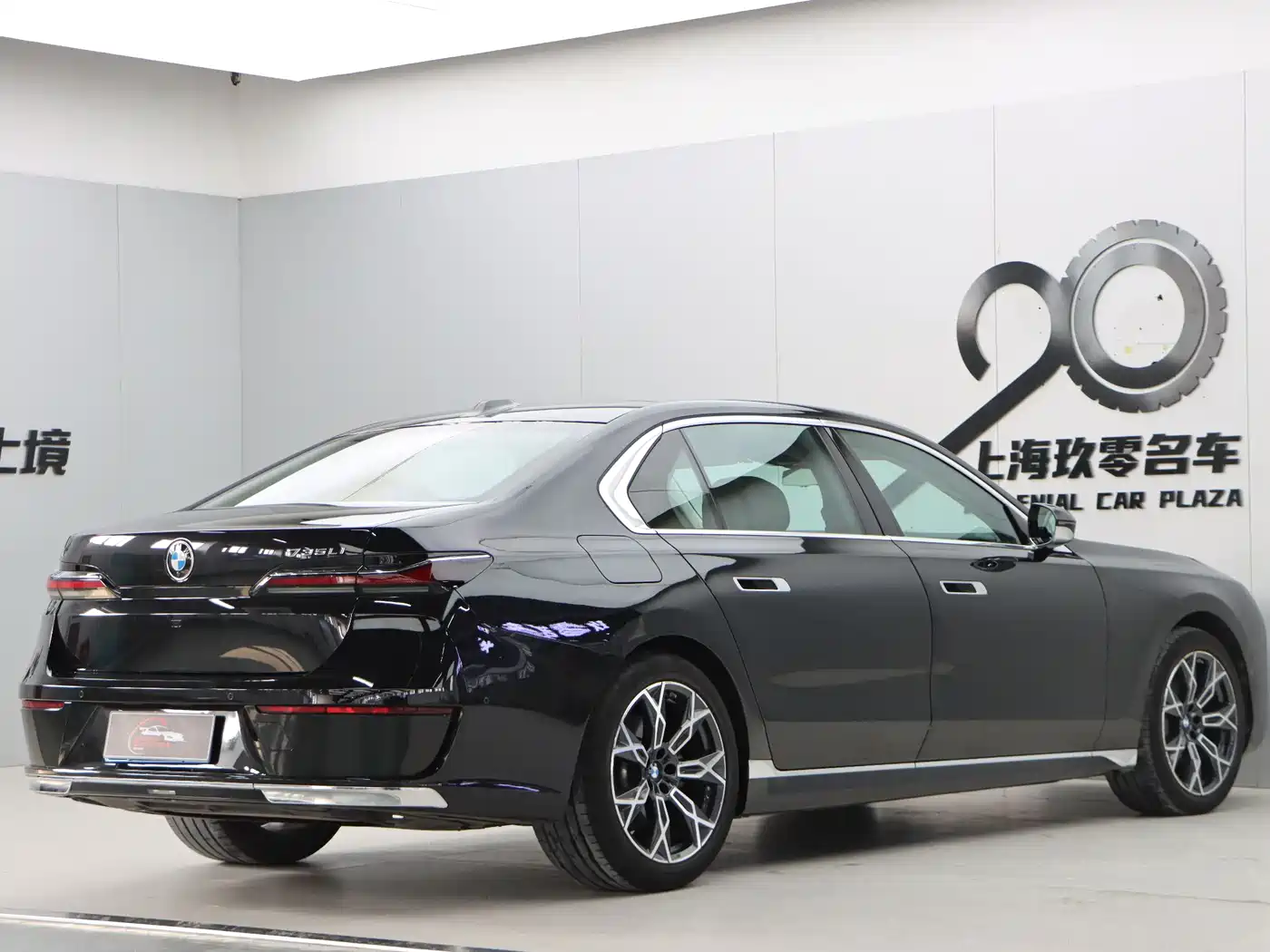 BMW 7 Series 2023 Model 735Li Luxury Package фото 6