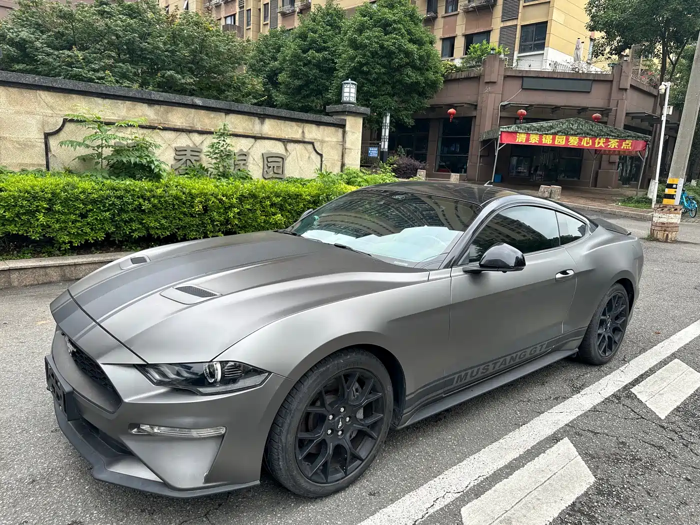 FORD MUSTANG