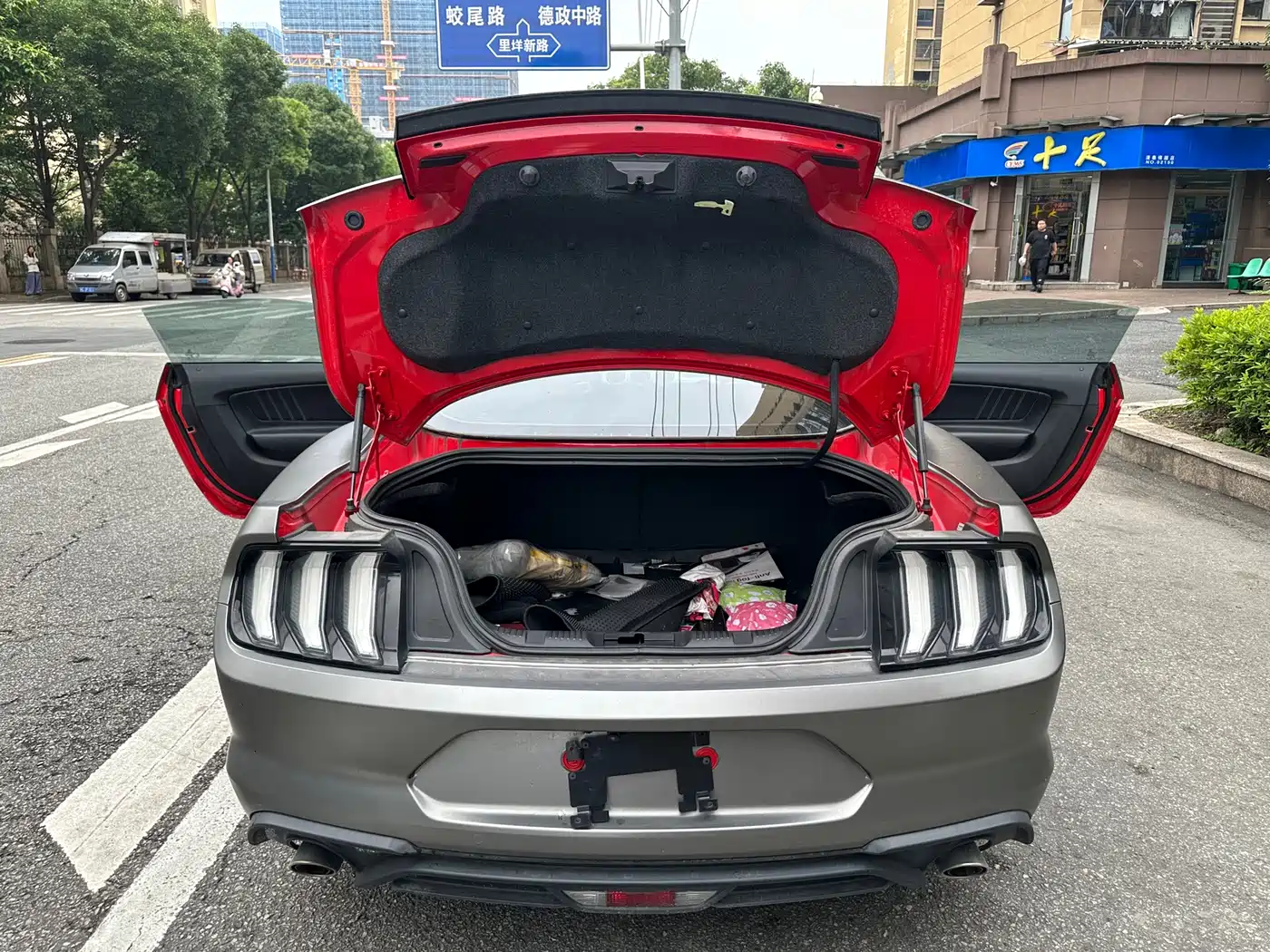 FORD MUSTANG