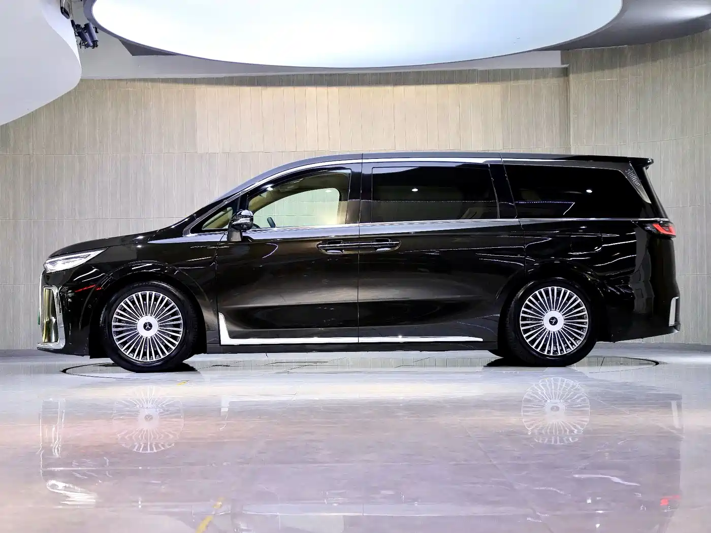Voyah Auto Voyah Dreamer 2025 PHEV AWD Flagship Kunpeng Edition фото 5