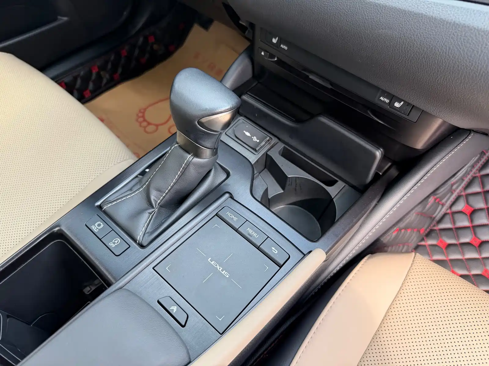 Фото 9 - Lexus ES