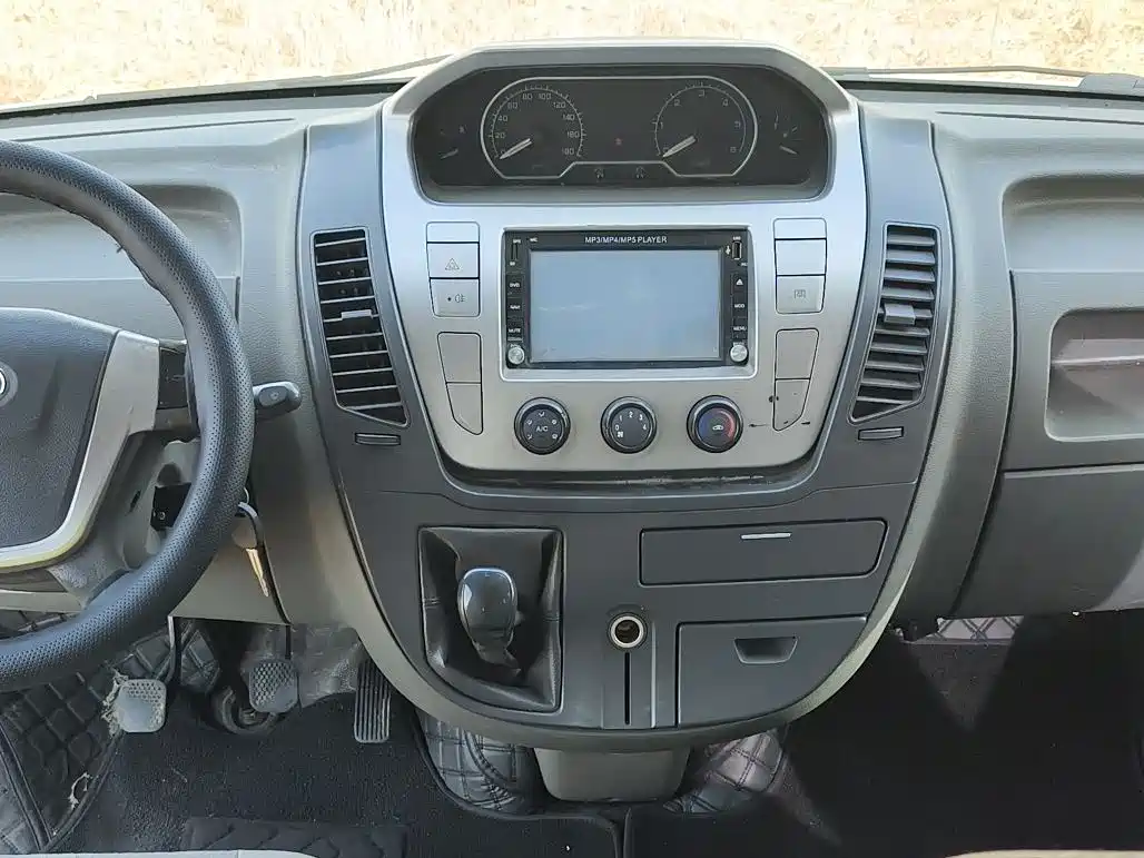 SAIC Maxus Xintu V80 2015 2.5T Manual Proud Transporter Edition Short Wheelbase Medium Roof фото 10