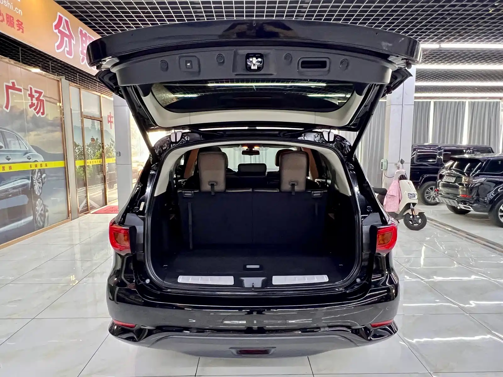 Photo 8 - Infiniti QX60 (Import)