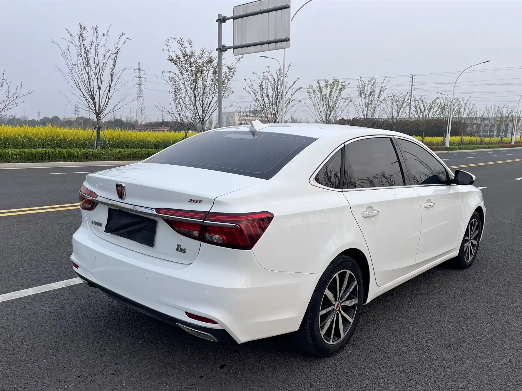 Фото 6 - Roewe i6