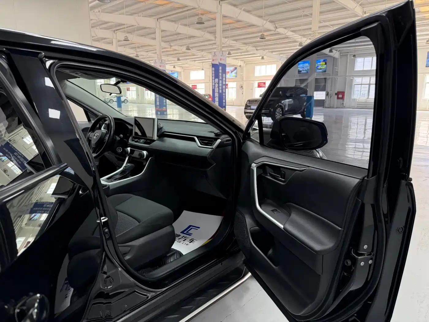 Toyota Wildlander 2022 2.0L CVT FWD Leading Edition фото 13
