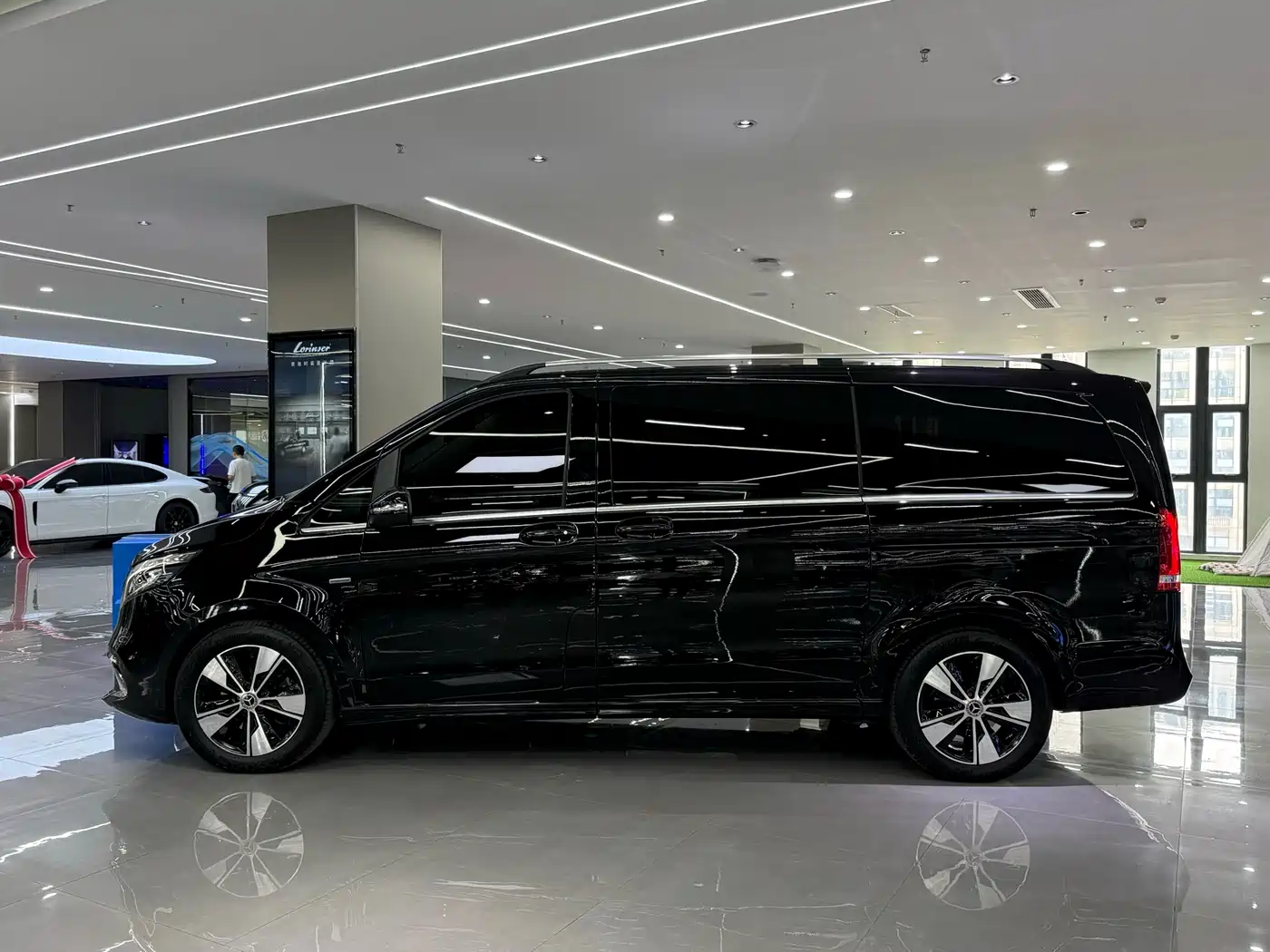 Mercedes-Benz V-Class 2021 V 260 Premium Edition фото 3
