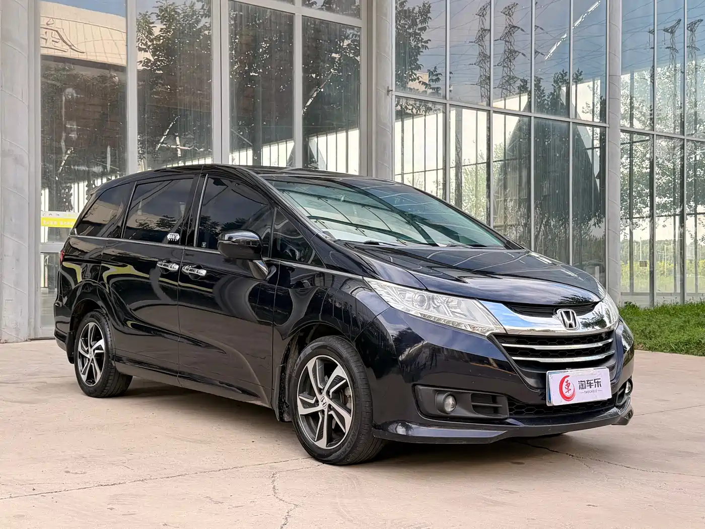 Фото 2 - Honda Odyssey