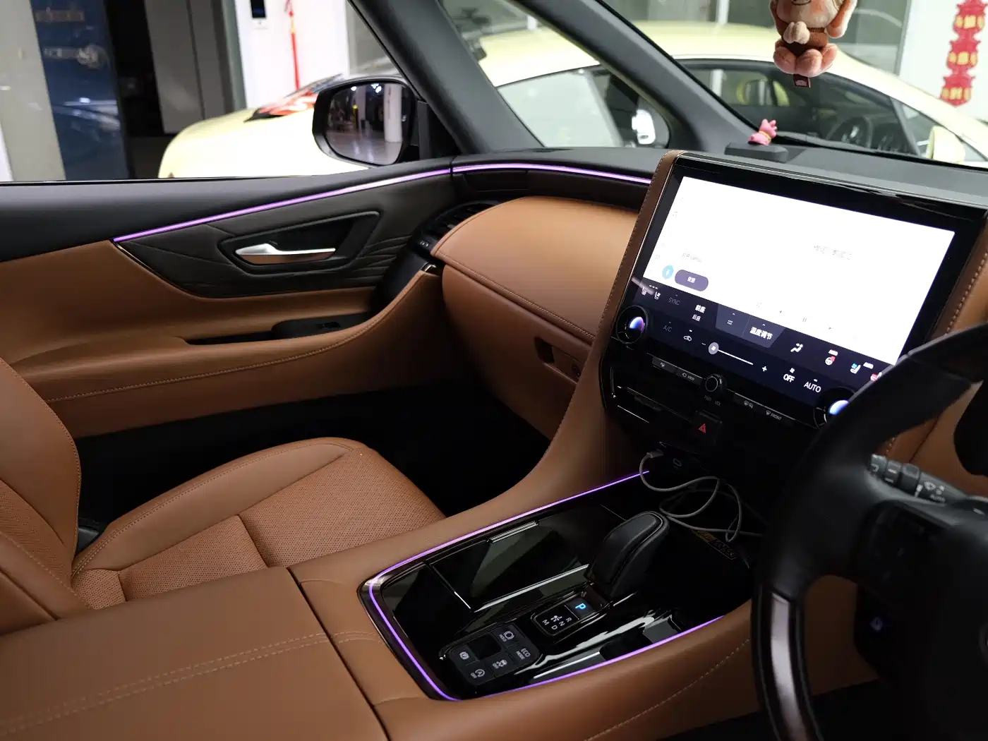 Toyota Vellfire 2025 Crown Hybrid 2.5L Ink Gold Executive Edition фото 10