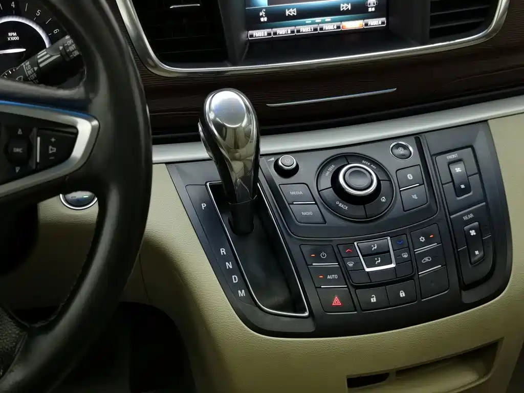 Фото 13 - Buick GL8