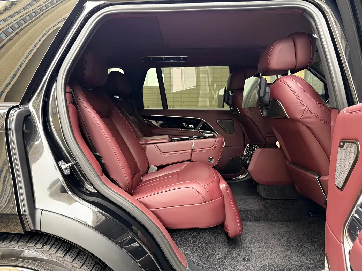 Land Rover Range Rover 2023 3.0 L6 400PS Exemplary Long Wheelbase фото 15