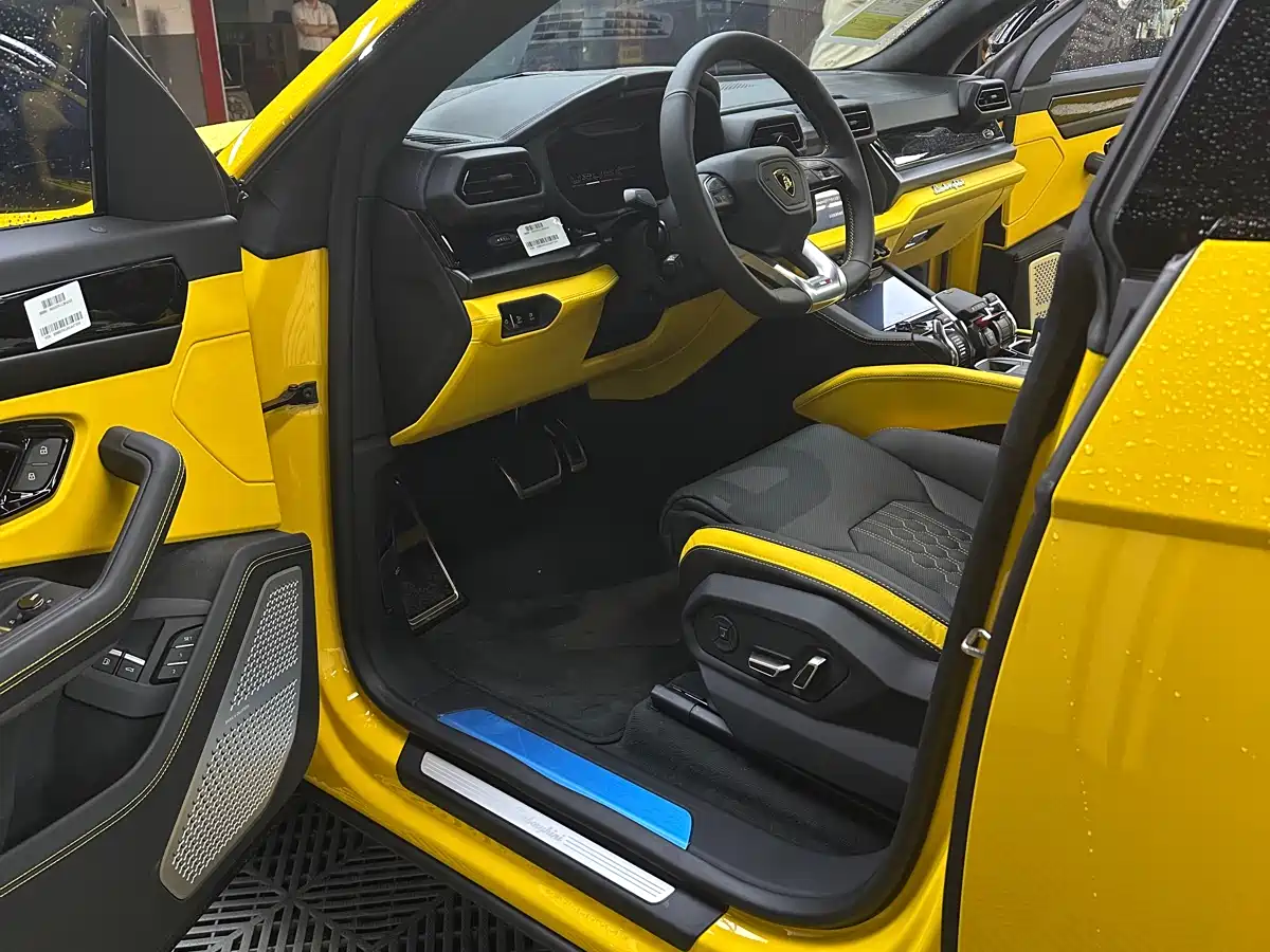 Lamborghini Urus SE 2025 4.0T Standard Edition фото 8