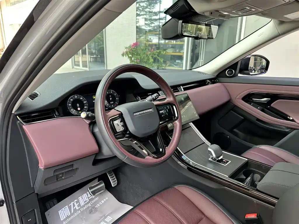 Land Rover Range Rover Evoque 2024 Range Rover Evoque L 249PS Light Master Edition фото 10