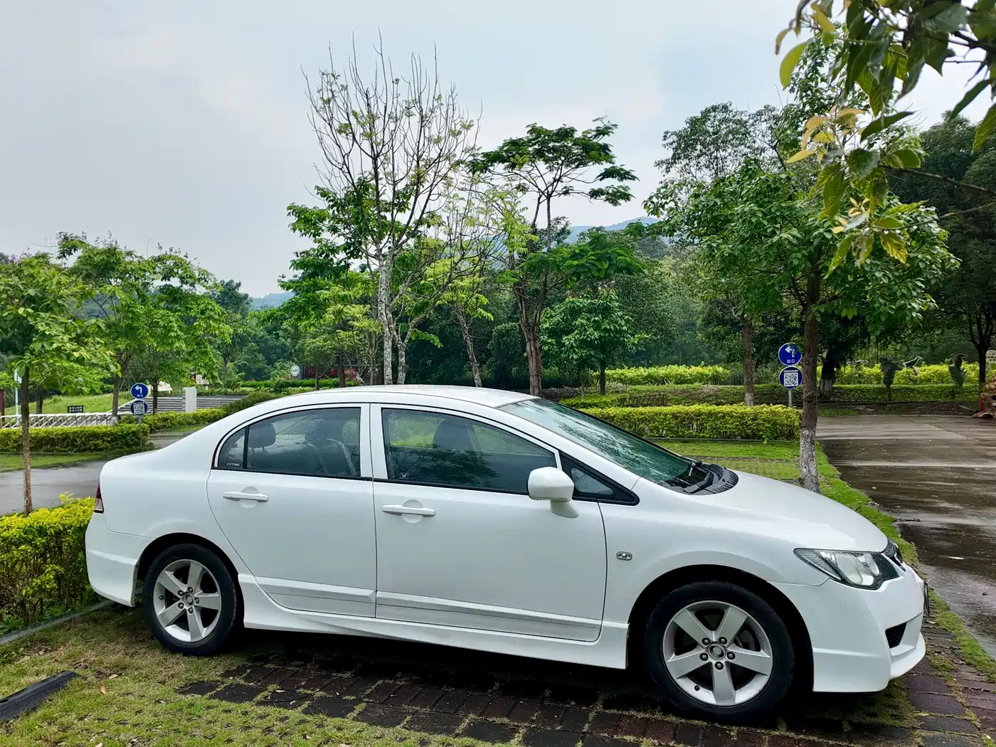 CIIMO CIIMO 2012 2012 1.8L Automatic