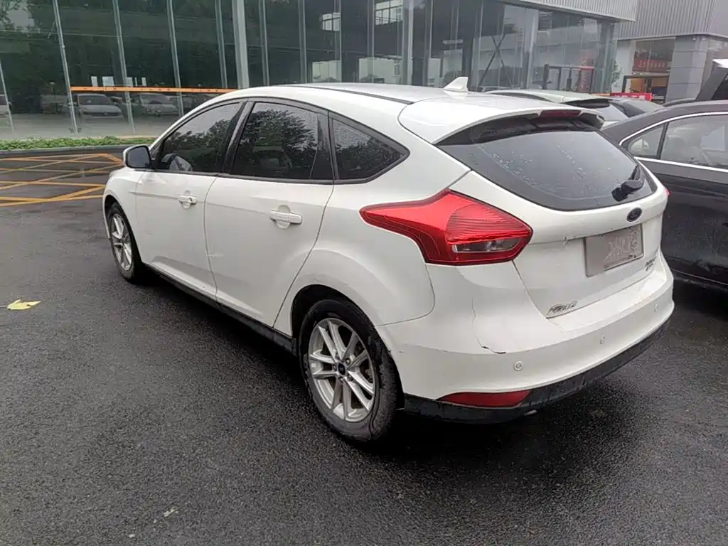 Фото 5 - Ford Focus