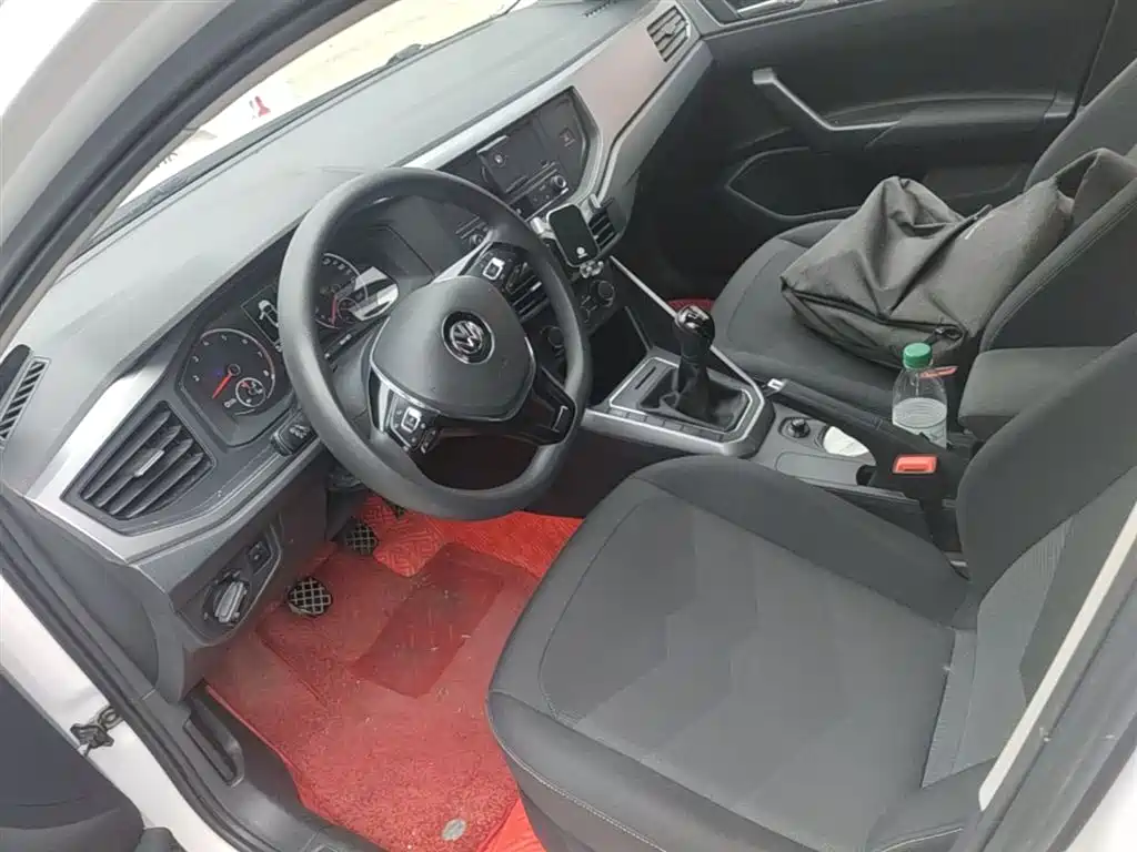 VOLKSWAGEN POLO
