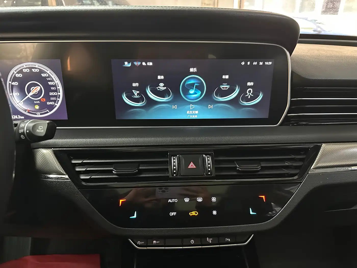 Hongqi HS5 2022 Facelift 2.0T Smart Flag Enjoyment Edition фото 10