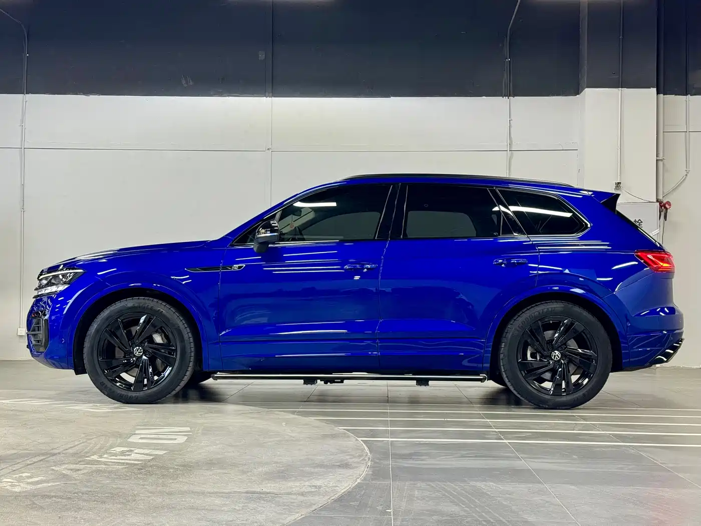 Volkswagen Touareg 2022 2021 3.0TSI Sharp Edition with Gloss Black Sports Package