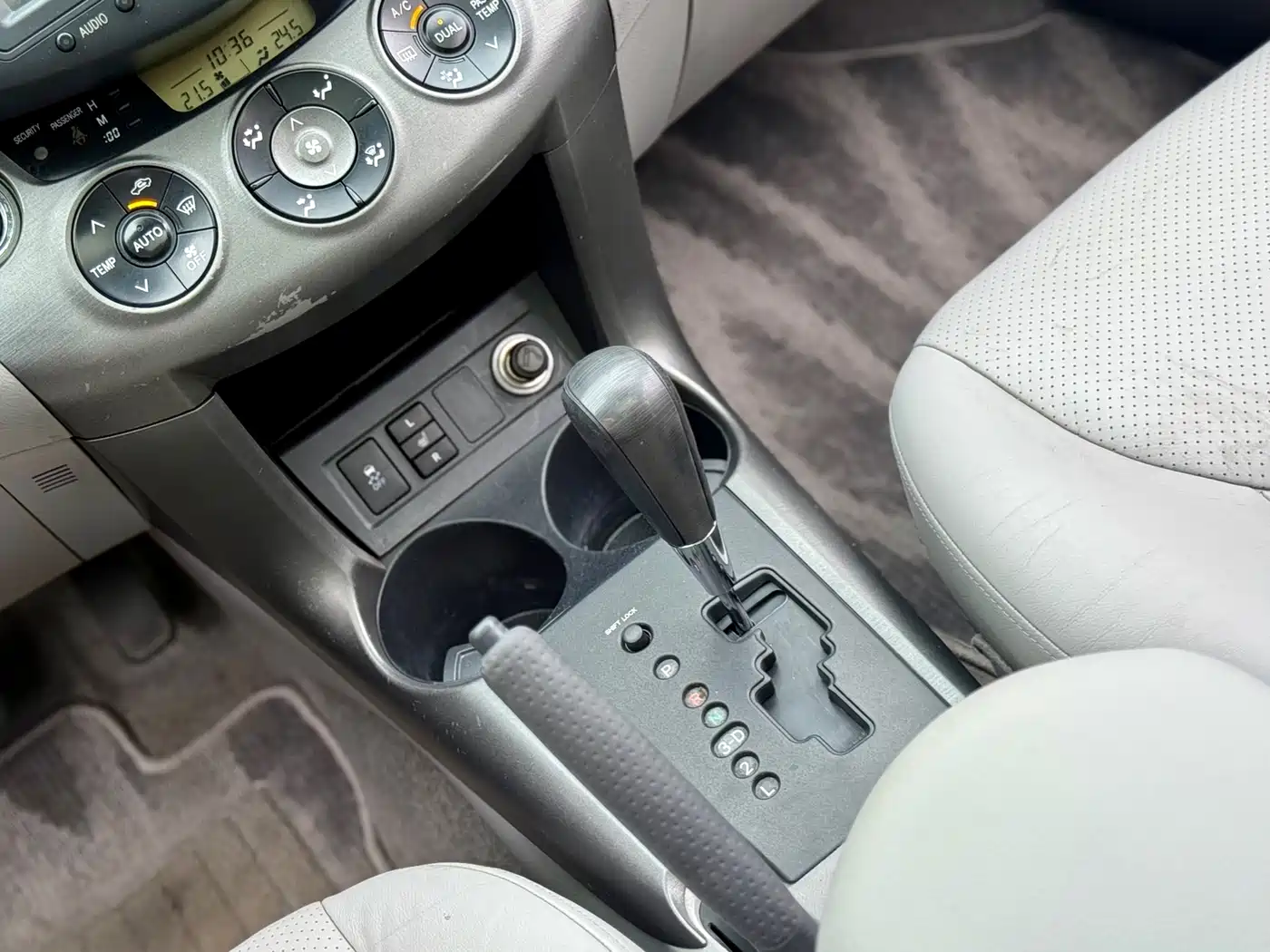 Toyota RAV4 Rongfang 2009 2.4L Automatic Luxury Navigation Edition фото 20